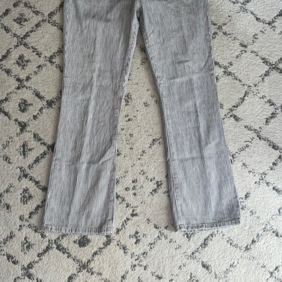 AG Jodi High Rise Cropped Flare in Canyon Striped Grey Jeans. 26 - Picture 6 of 11